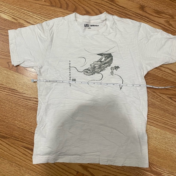 Uniqlo UT Dragon Graphic T-shirt - Picture 2 of 3